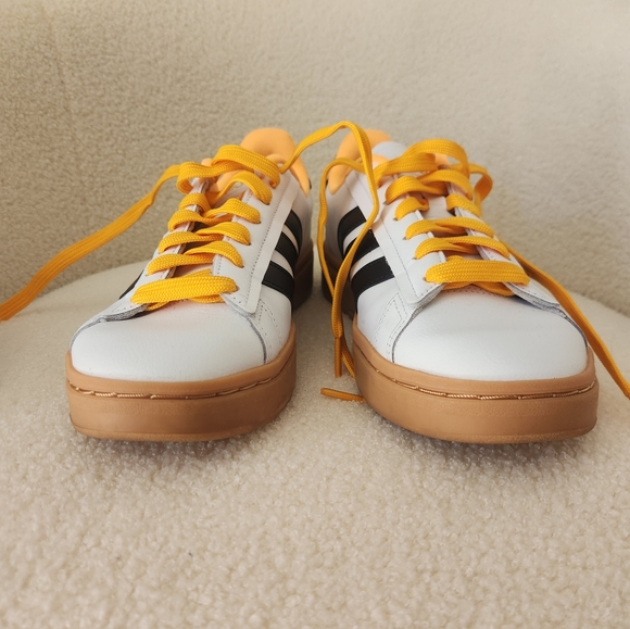 ADIDAS GRAND COURT ALPHA Womens Shoes Sneakers size 9 White Flash Orange - Picture 2 of 9